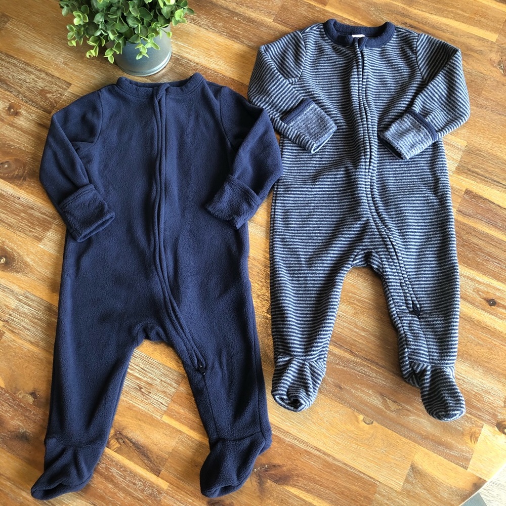 EUC! Old Navy (2) Fleece Footies. Size 6-9 mo.